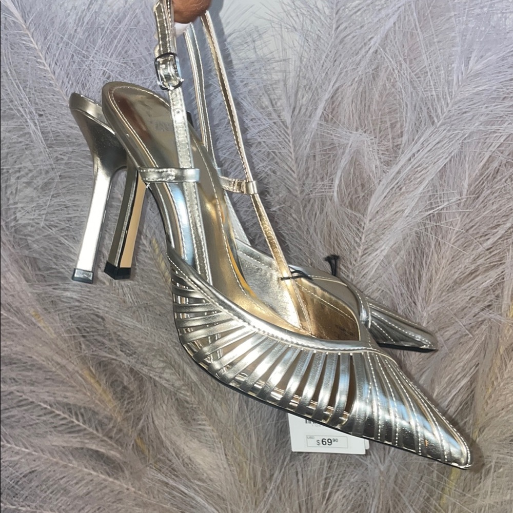 Zara Gold Pleated High Heels - Picture 2 of 4